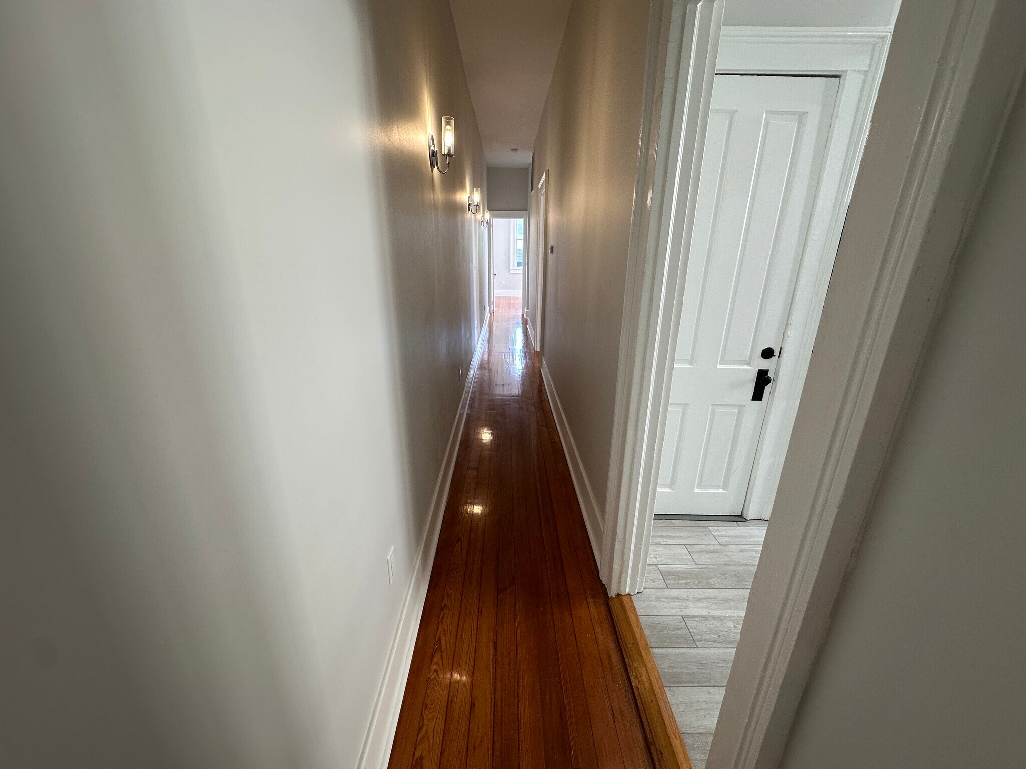 Hallway - 5520 Loyola Ave