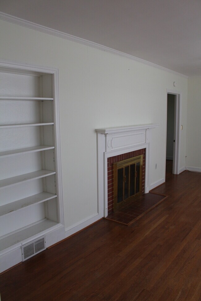 Building Photo - 3 Bed/2 Bath Home Right Next to Walker Golf Course!