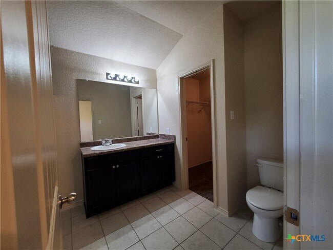 Building Photo - 1536 Gateshead Dr
