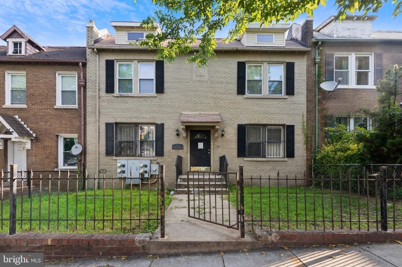Primary Photo - 1106 Queen St NE