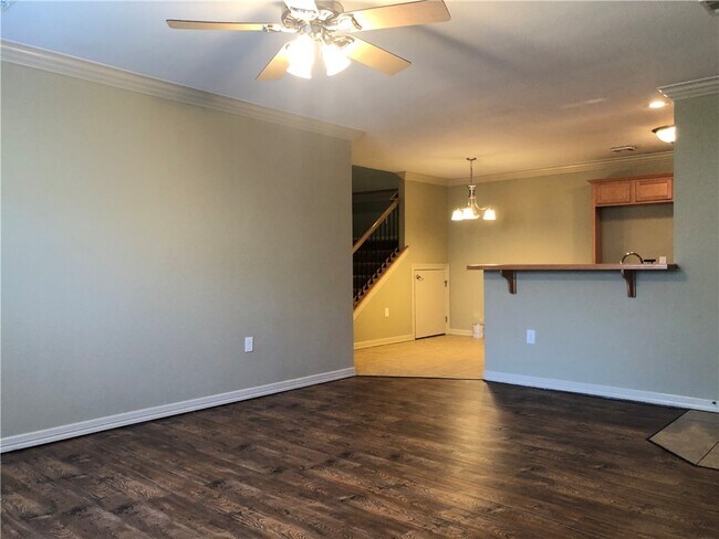 Building Photo - 10 S Woodsprings Dr