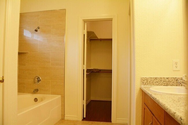 Building Photo - 9231 Burford Ln