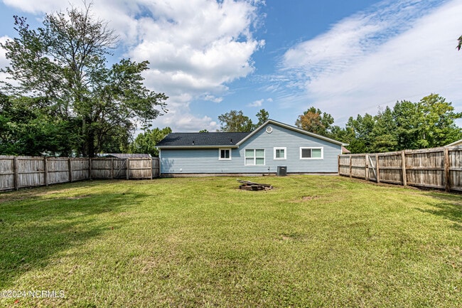Building Photo - 111 Cedar Crk Dr