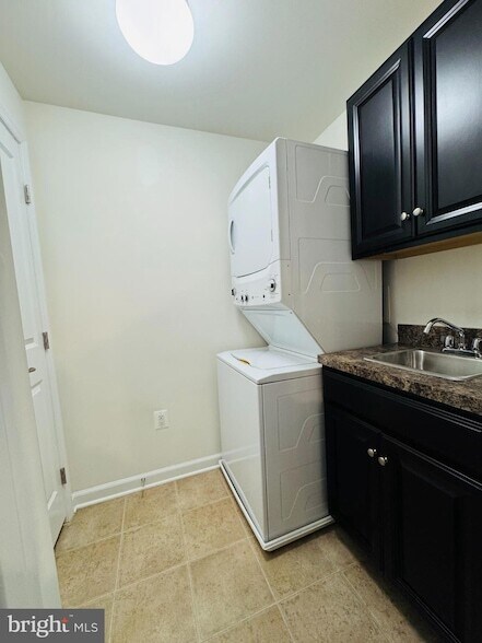 Building Photo - 5822 Oakdale Vlg Rd