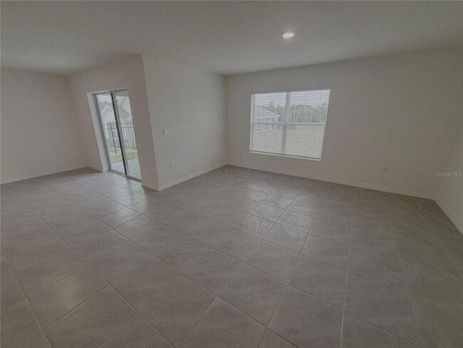 Building Photo - 481 W Rexford Dr