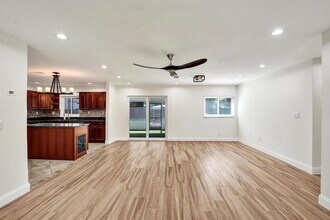 Building Photo - 300 SW 19th Ave