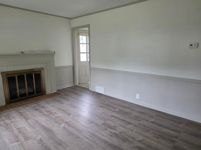 Building Photo - 2 bedroom 1 bath single family home