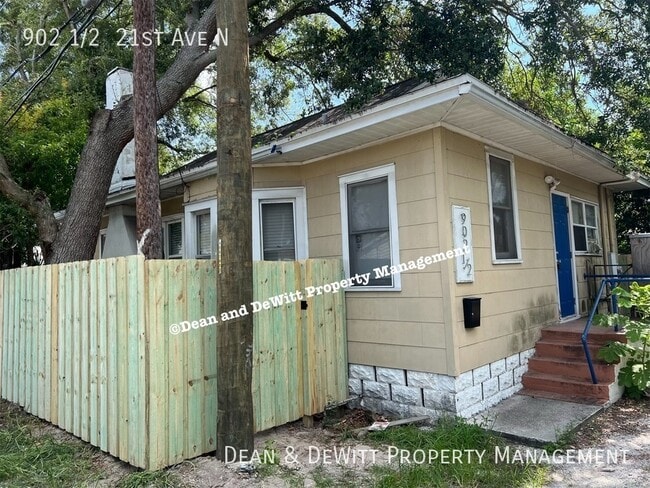 Building Photo - 902 1/2  21st Ave N-