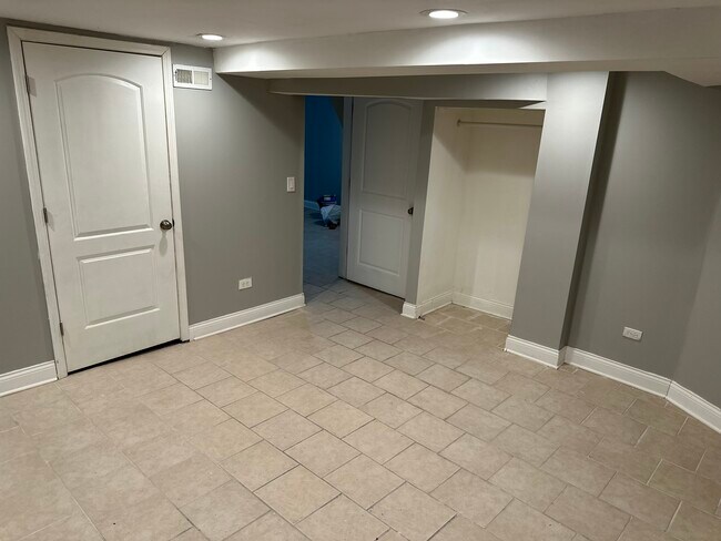 Building Photo - 7930 S Paulina St