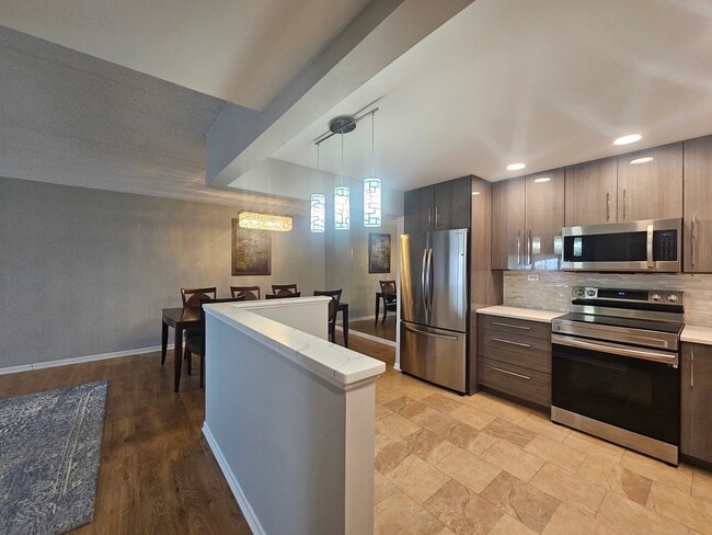 Building Photo - 475 Plum Creek Dr