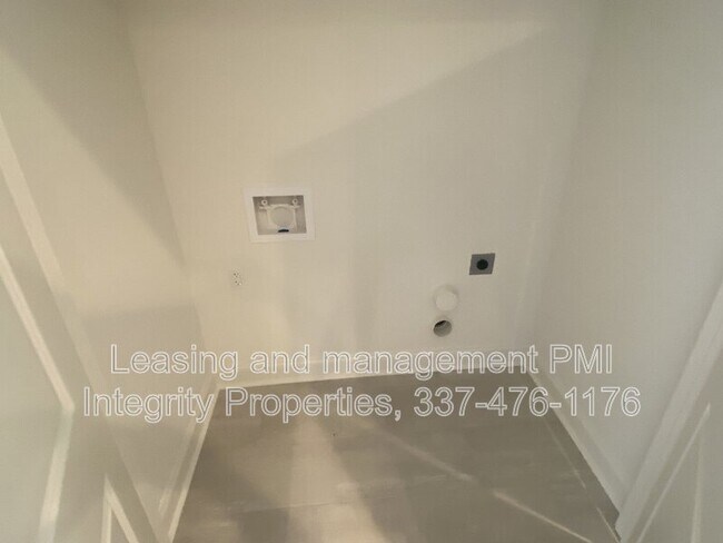 Building Photo - 8550 Cat Rd