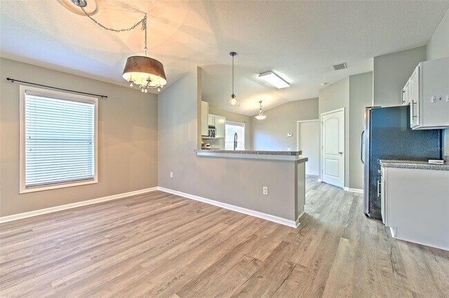 Building Photo - 5046 Gato Del Sol Cir