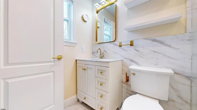 Building Photo - 450 Redwood Ave