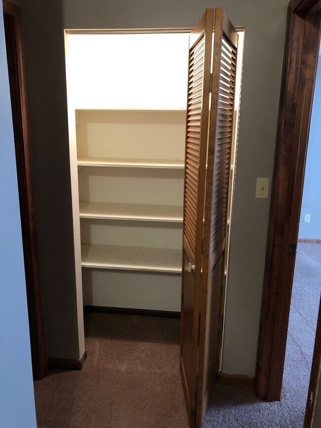 Building Photo - 4Bed/3Bath, Ranch-Style Home in Wooded Area