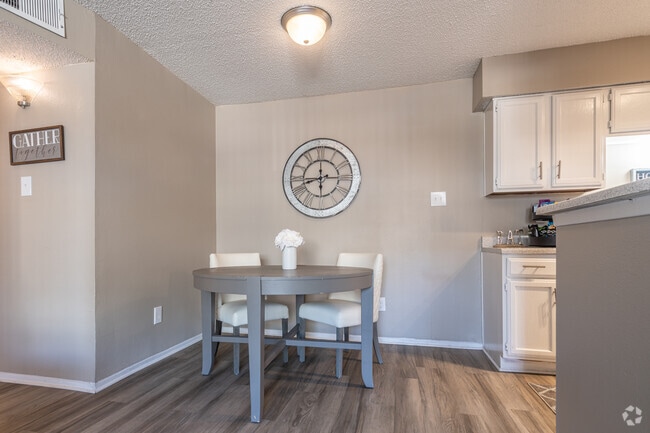 1BR, 1BA - 642SF - Century Park