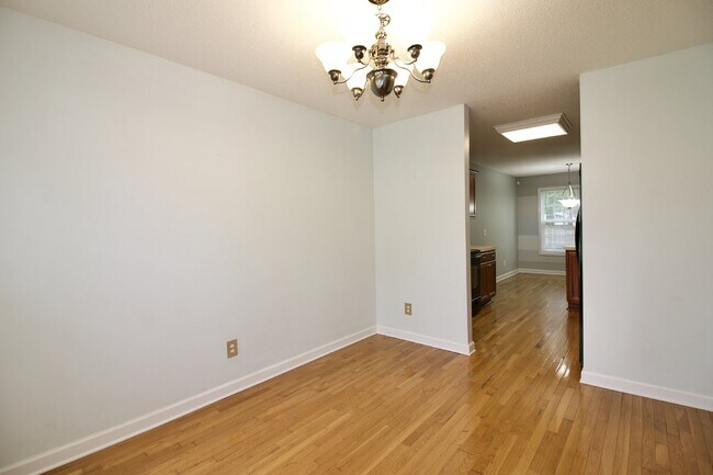 Building Photo - Great 3 bed + bonus house in Aberdeen