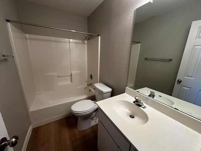 Building Photo - 2906 Kestrel Dr