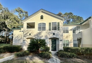 Building Photo - Two Bedroom Unfurnished Condo in Plantation Point!