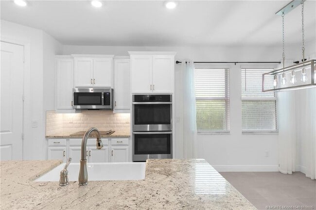 Building Photo - 4914 SW Montclair Dr