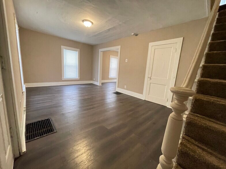 Building Photo - 16 Victory Ct