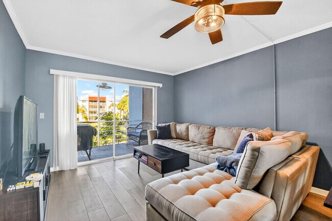 Building Photo - 1630 Embassy Dr