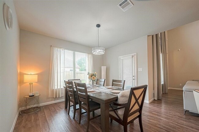 Building Photo - 21029 Crinet Square