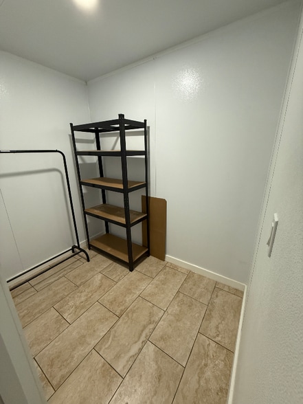 Building Photo - 231 W 41st St