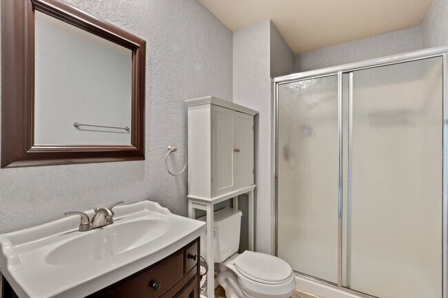 Building Photo - 3020 Avondale Dr