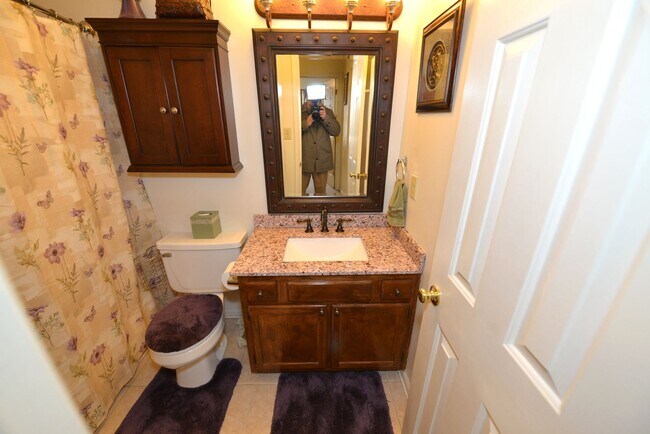 Building Photo - Quiet Cul-de -sac