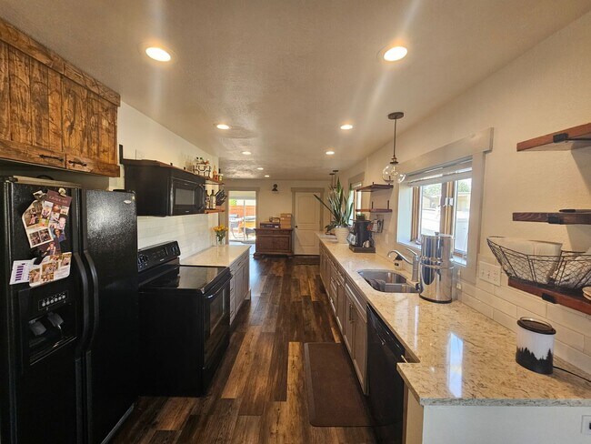 Building Photo - Beautiful Home in the Spokane