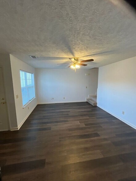 Building Photo - 605 Federal Ct