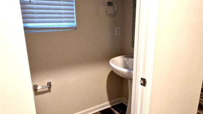 Building Photo - Brand New Duplex Townhome | 3 BR/2.5BA | 1-Car Garage | Near Downtown Mooresville