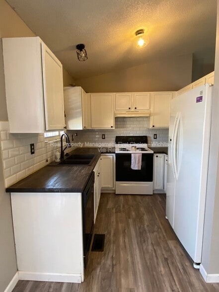 Building Photo - 10802 W Carr Ave