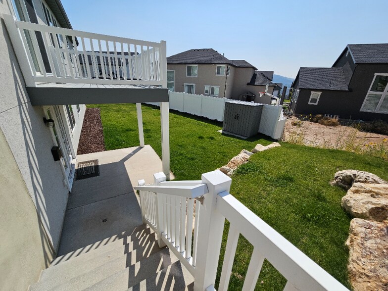 Building Photo - 439 N Hl Vw Dr