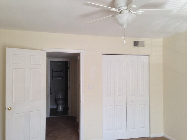 Building Photo - 809 Highwood Dr