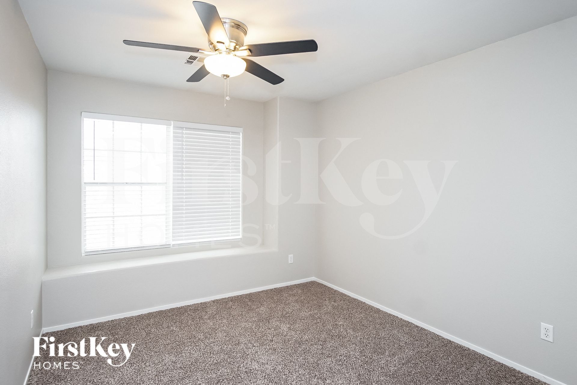 Building Photo - 985 Blue Lantern Dr