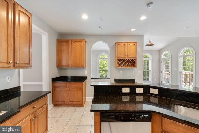 Building Photo - 15436 Symondsbury Way
