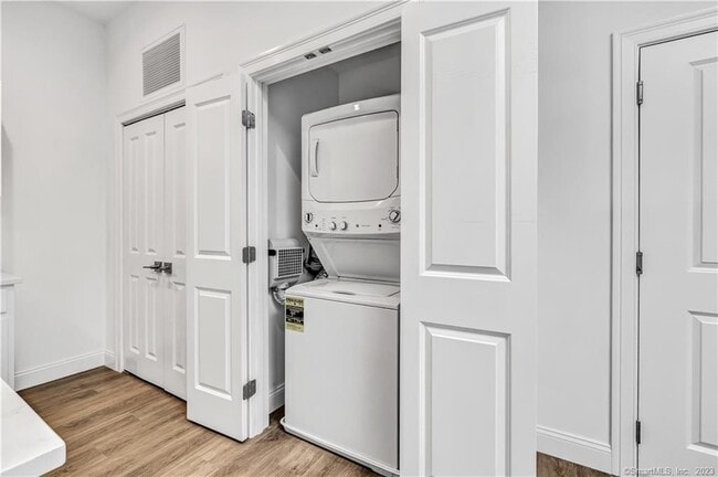 Building Photo - 475 Howe Ave