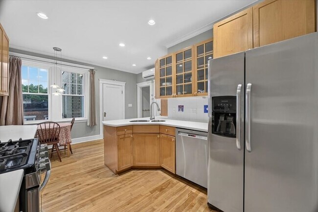 Building Photo - 138 Sewall Ave