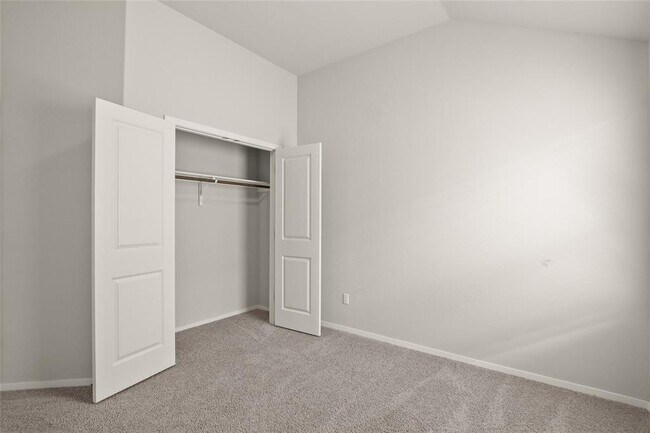 Building Photo - 120 Riverhill Dr