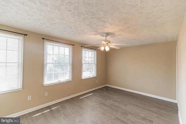 Building Photo - 6302 Betsy Ross Ct