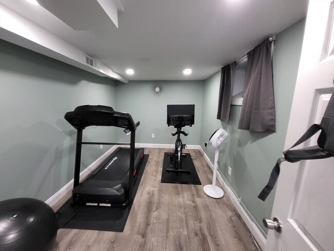 Building Photo - 347 Lake St