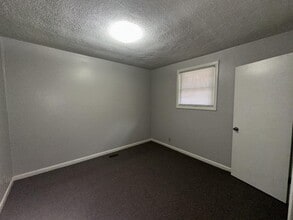 Building Photo - 1186 Green Acres Rd