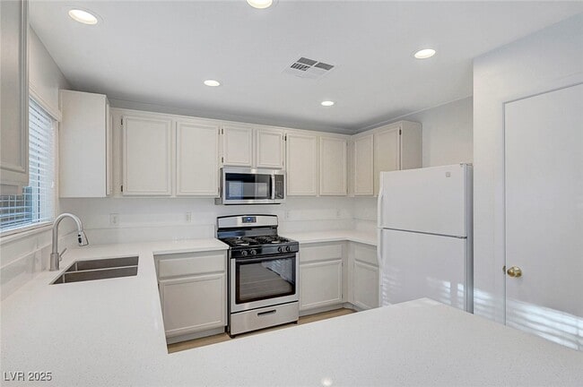 Building Photo - 2431 Lilac Cove St