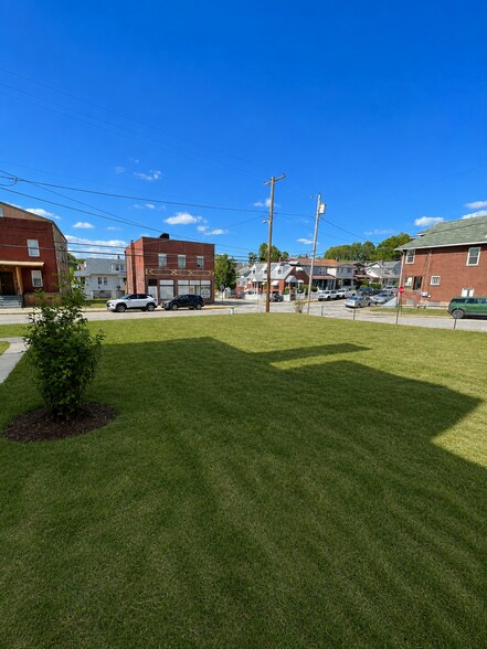 Building Photo - 826 North St