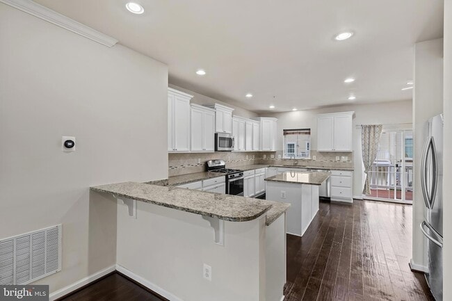 Building Photo - 7035 Southmoor St