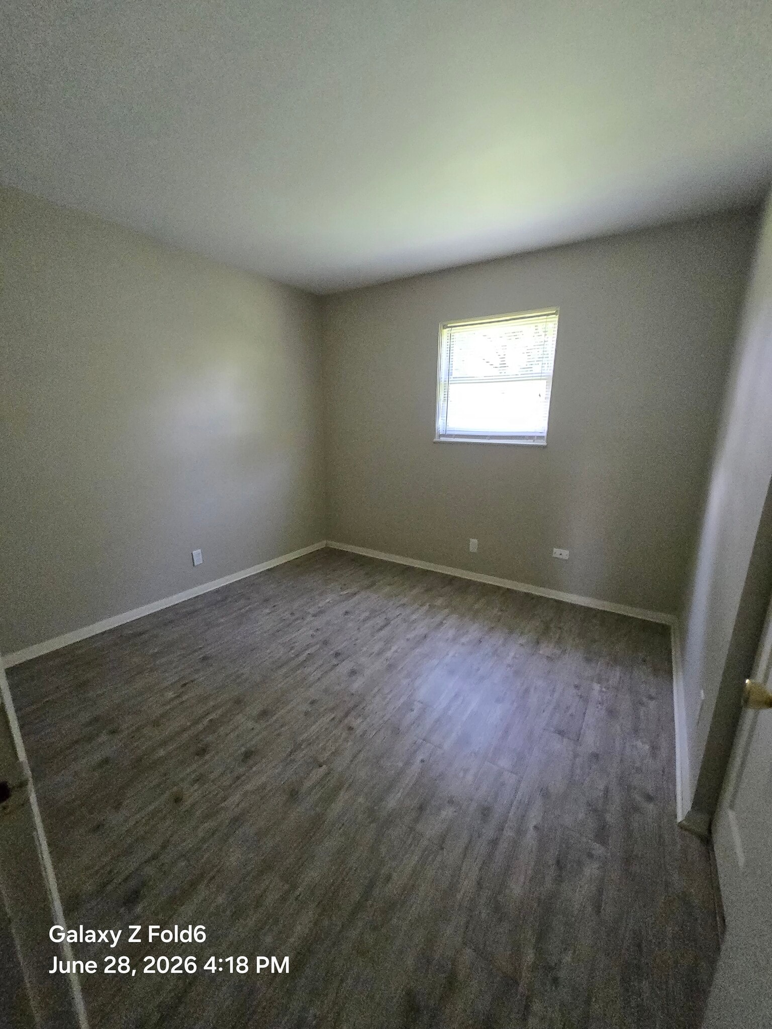 Building Photo - 706 Village Ln