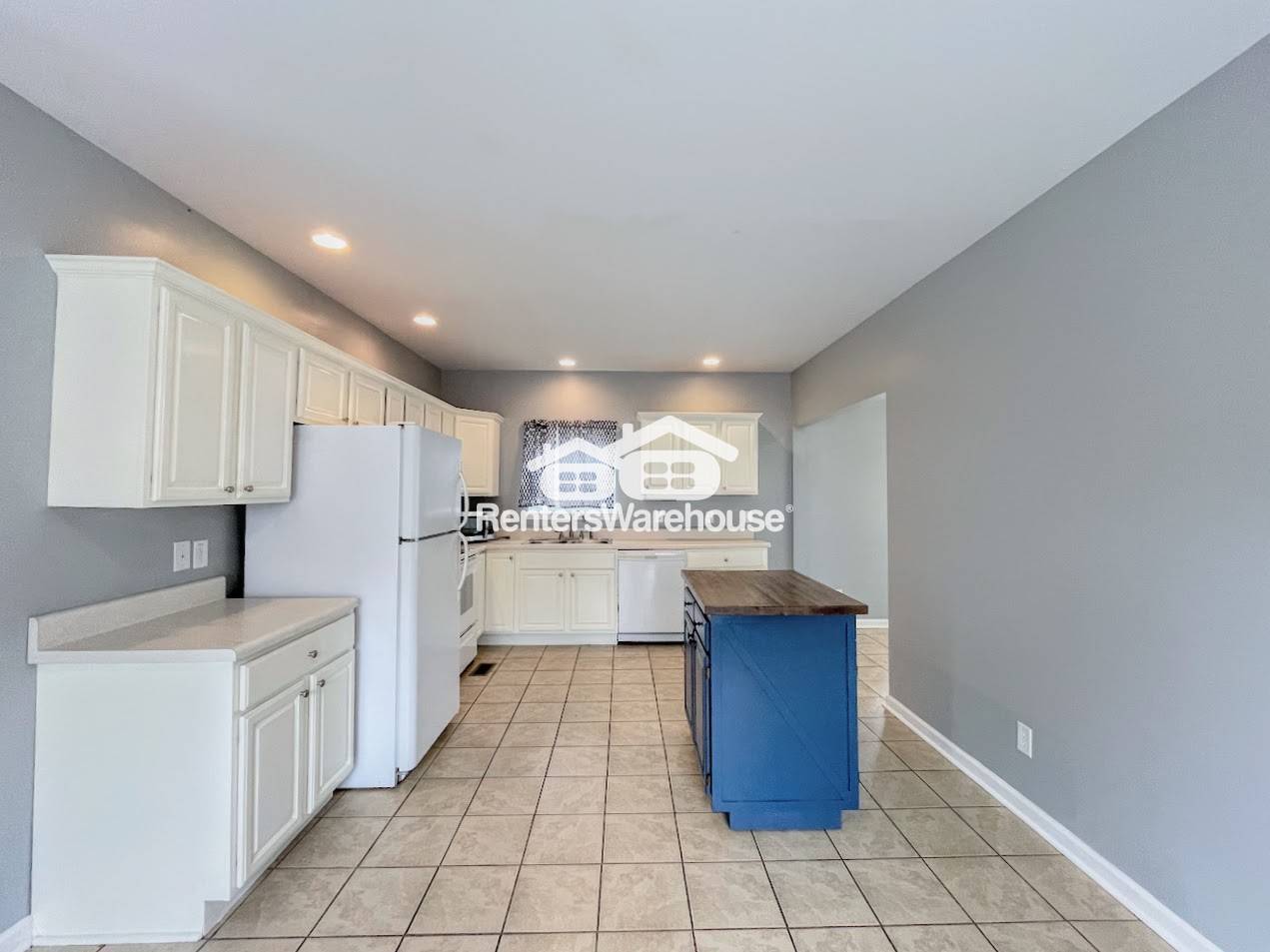 Building Photo - 227 Woodview Ave