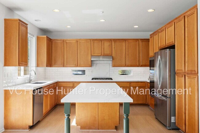 Building Photo - 4 Bedroom 2.5 Bath in Oxnard