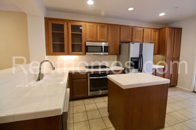 Building Photo - 13330 Via Bellarado